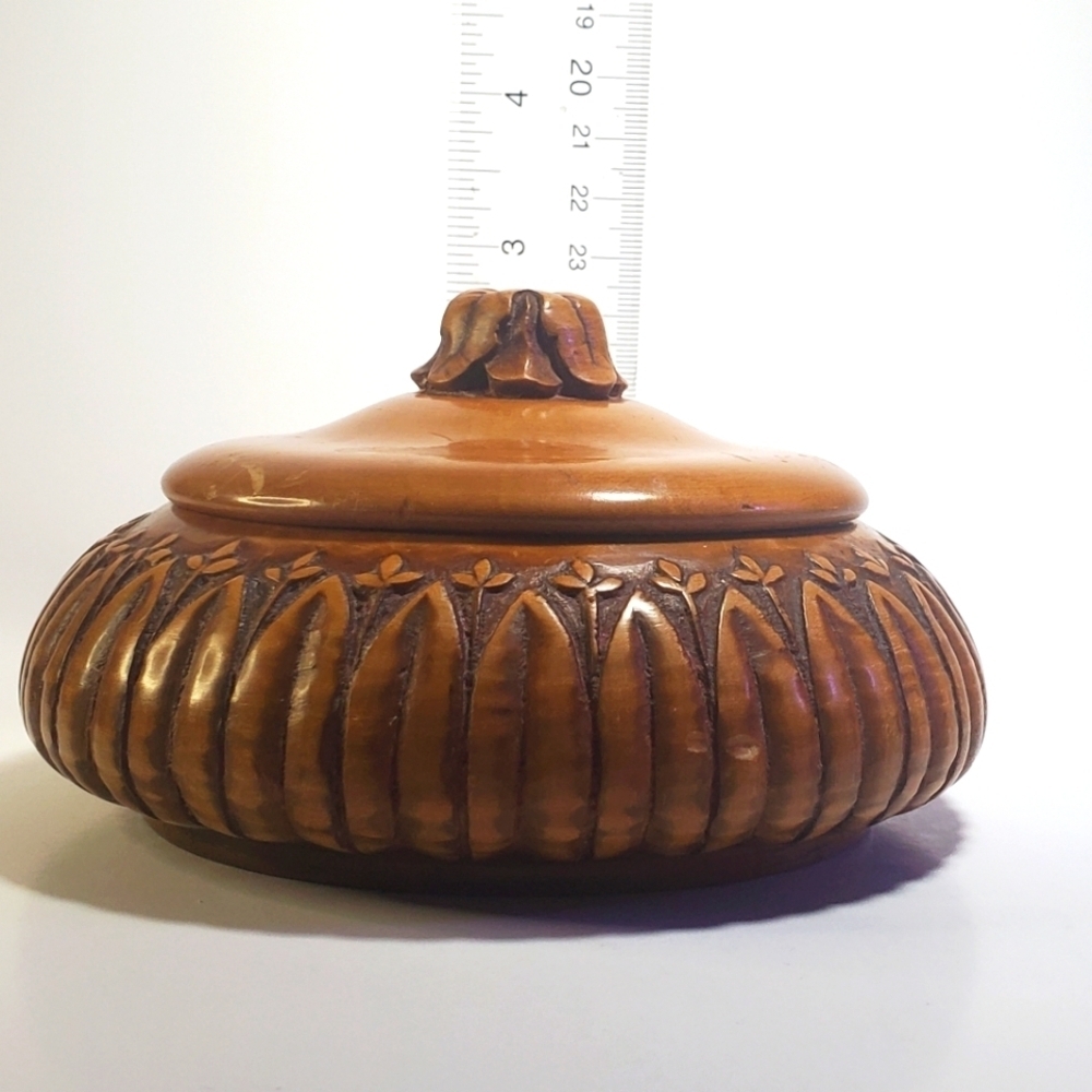 Hand Carved Roun Wooden Decorative Box with Lid Trinket Holder - Picture 7 of 8
